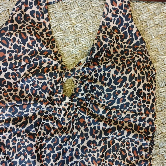 KONA SOL TWIST FRONT ONE PIECE SWIMSUIT 22W - Picture 4 of 8